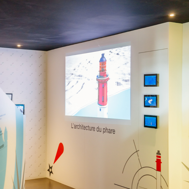 Découvrez l’histoire du Phare sur la presqu’île du Cap Ferret, son architecture et son fonctionnement.