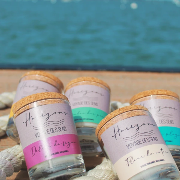 Lot de 3 bougies parfumées proposées à la boutique du Phare du Cap Ferret - Produits de parfumerie artisanale du monument