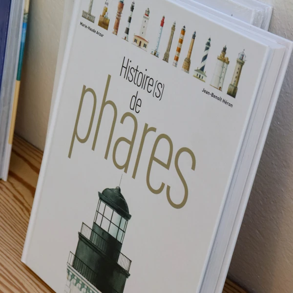 Vue de la boutique du Phare du Cap Ferret avec ses produits - Espace de vente du monument historique de Lège-Cap Ferret