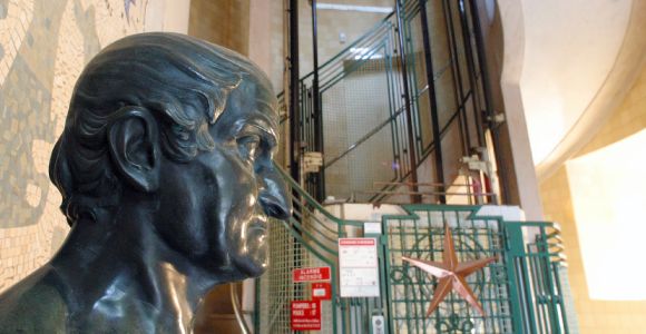 Le Phare du Cap Ferret, exposition Horizons Voyageurs, la galerie basse, buste et ascenseur