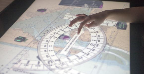 phare_du_cap_ferret_exposition_horizons_voyageurs_salle_de_navigation_5